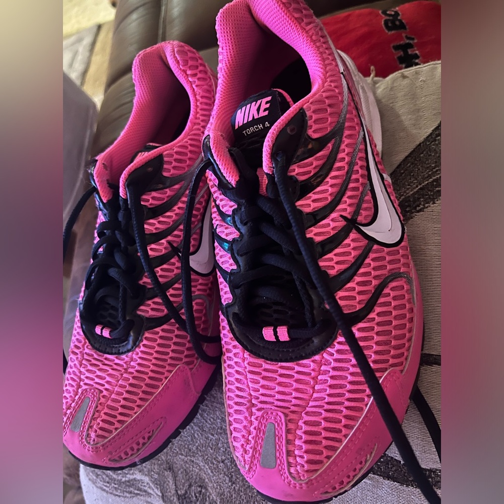 Nike Torch 4 Pink Tennis Shoes